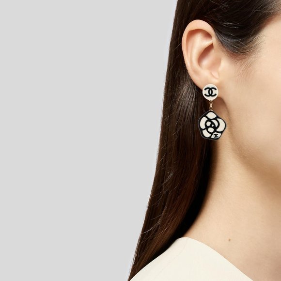 CHANEL Vintage 90's Camellia Clip On Dangle Earrings - Picture 2 of 10